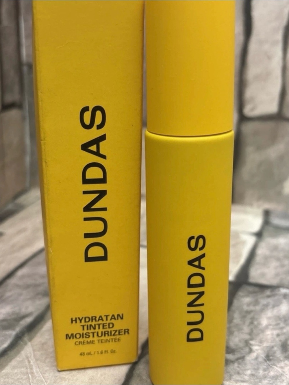 New DUNDAS Beauty Hydratan Tinted Moisturizer
